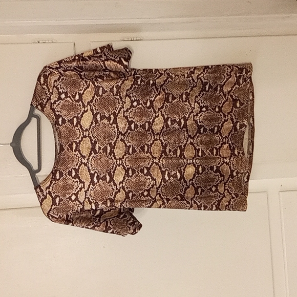 SML sport snake print stretchy sliky tee size L - Picture 1 of 7